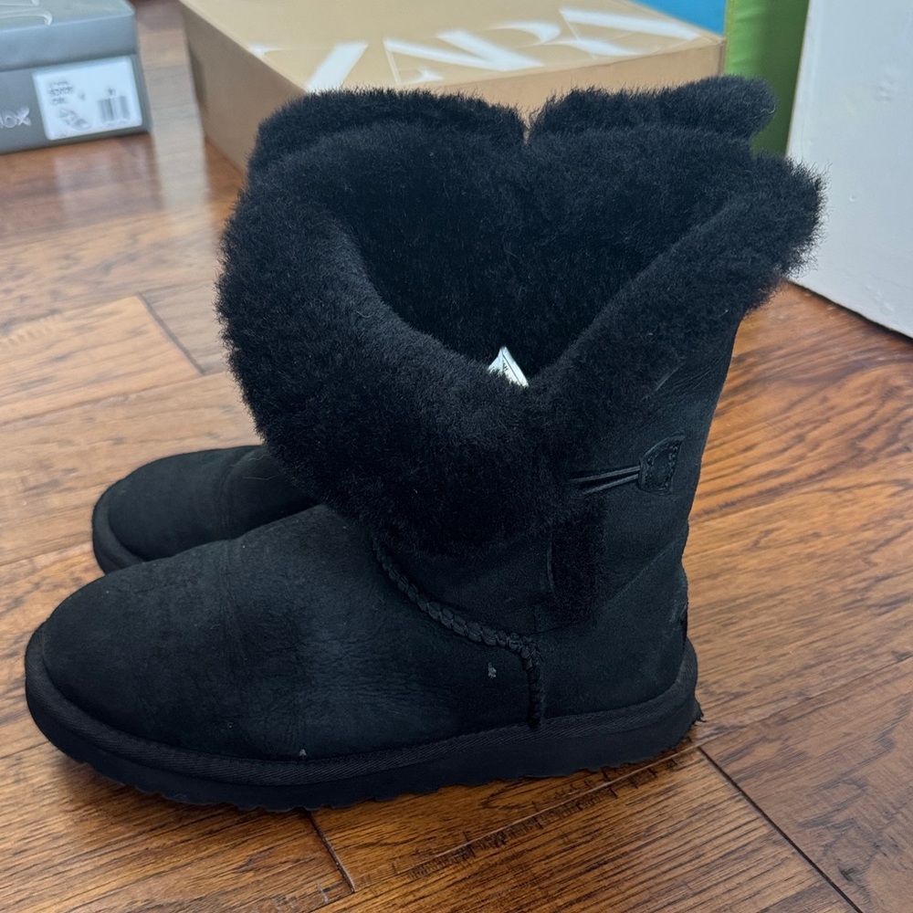 UGG Black Shearling-Lined Interior Detail